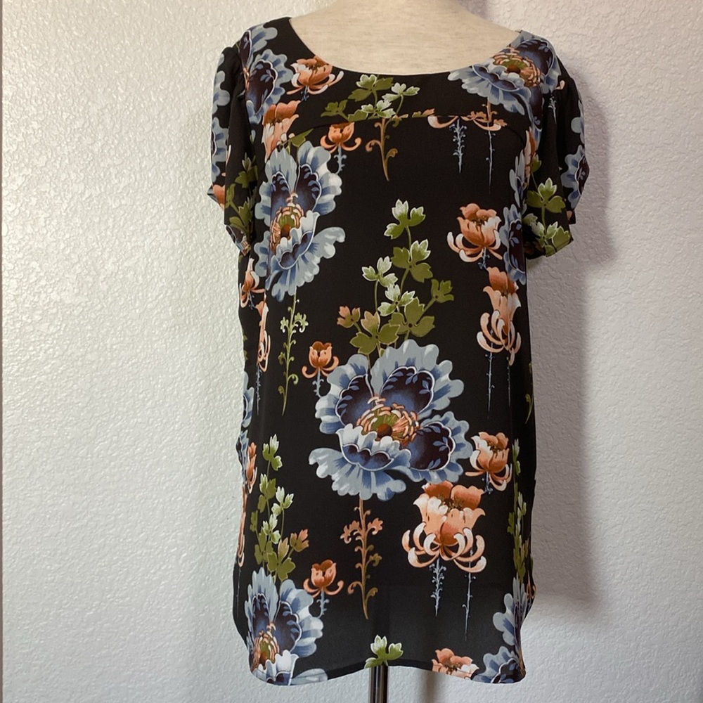 Loft Navy Floral Cap Sleeves Keyhole Back Blouse
